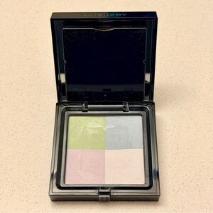 Givenchy Prisme Libre Pressed Powder in 01 Mousseline Pastel